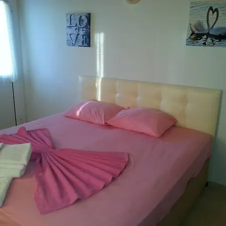 Yona Semesterbostad Çeşme