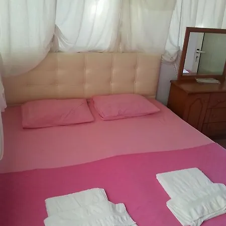 Yona Bed & Breakfast *